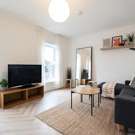 The Battersea Place - Charming 4Bdr Flat